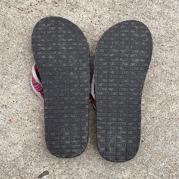 Women’s Sanuk flip flops size 6 - Picture 2 of 4